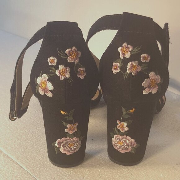 Lane Bryant SZ 11W Black Suede Ankle strap embroidery heel dressy sandal party - Picture 2 of 9